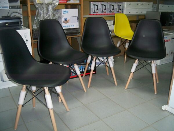 Stoelen design : Kleur Zwart en of wit